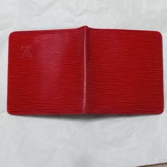 A Louis Vuitton wallet - Picture 5 of 8